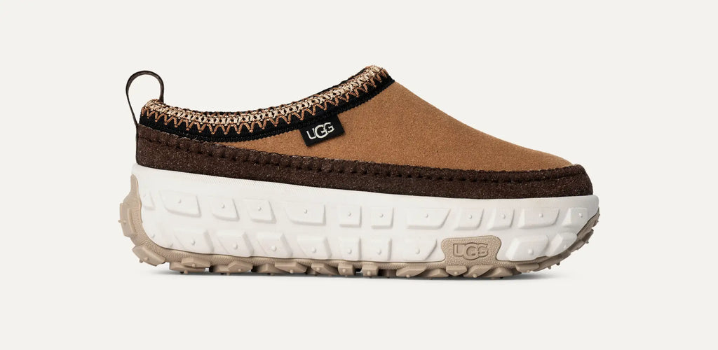UGG Men's & Women's Venture Daze Shoe in Chestnut & Burgundy