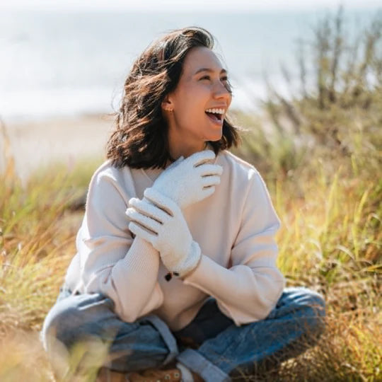 Pistil Penny Glove in Ivory, Tan & Black