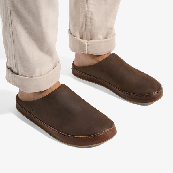 Olukai Kuʻu Men's Slipper Shoe in Dark Java