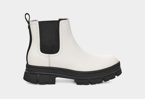 UGG Ashton Chelsea Boot in White & Dark Earth